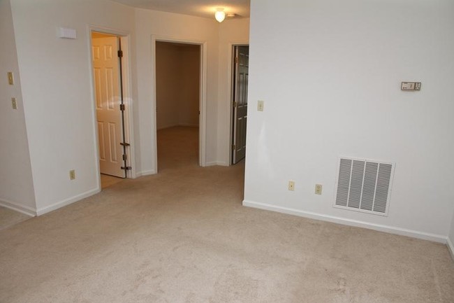 Living Area - Ivy Court Apartments