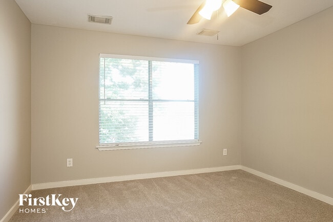 Building Photo - 7311 Village Lake Dr