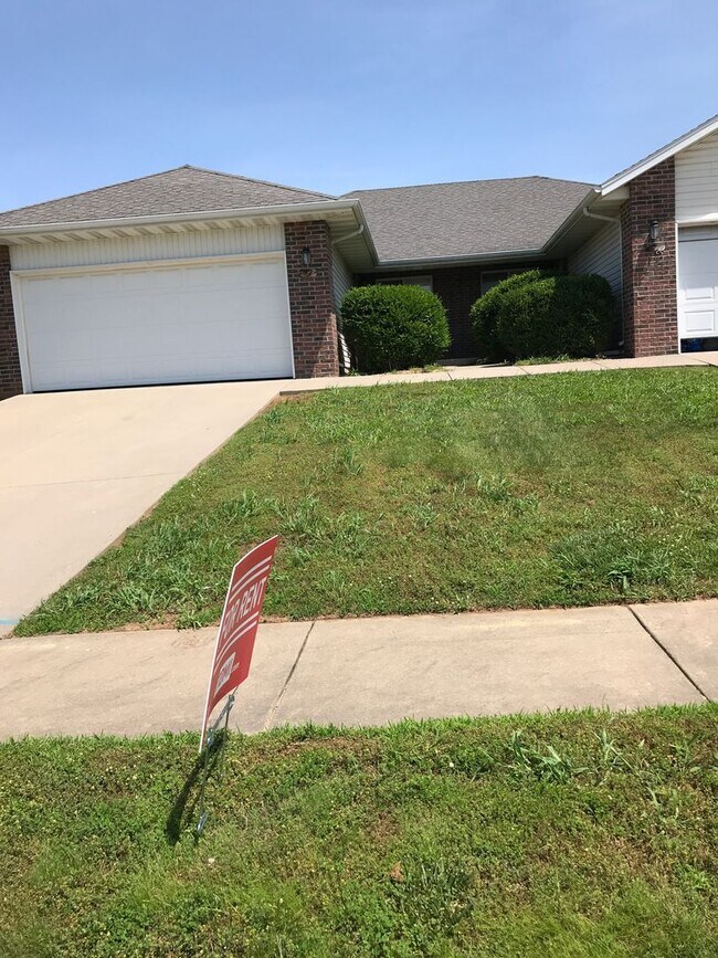 Building Photo - Executive Rental 2 Bedroom 2 Bath 2 Car Ga...
