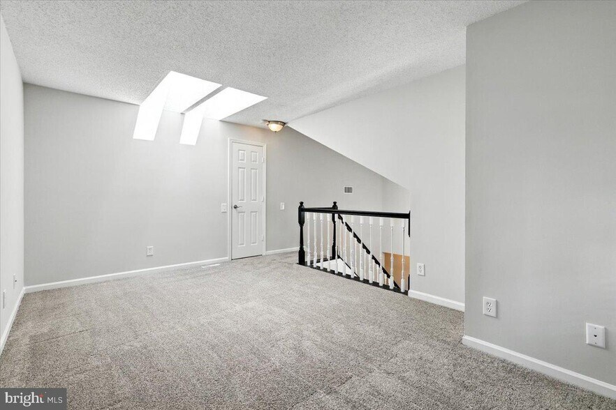 Building Photo - 12001 Golf Ridge Ct