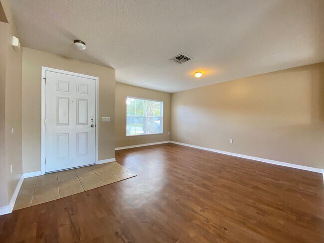 Building Photo - Oversized 3 BD / 2.5 BA with Loft