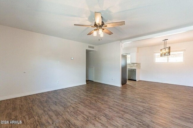 Building Photo - 4943 E Indian School Rd