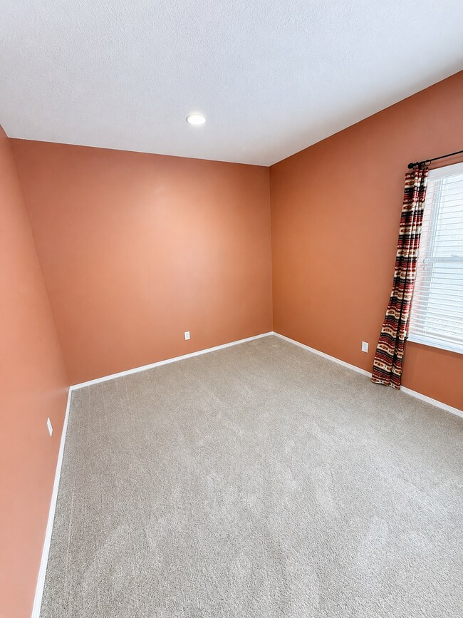 Building Photo - 174 Spectrum Ave SW
