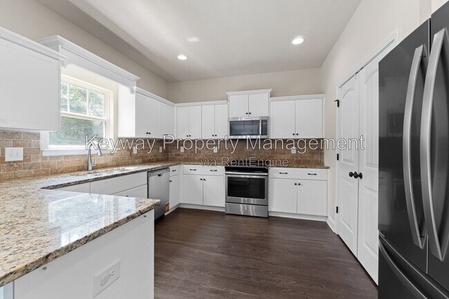 Building Photo - 135 Beallwood Dr