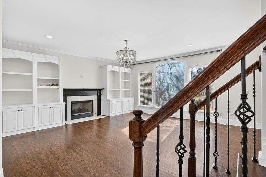 Building Photo - 1200 Cresthaven Ln NW