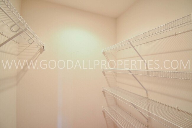 Building Photo - Experience the charm of this 2-bedroom, 2-bathroom townhome in Ankeny with an attached 2 car garage!