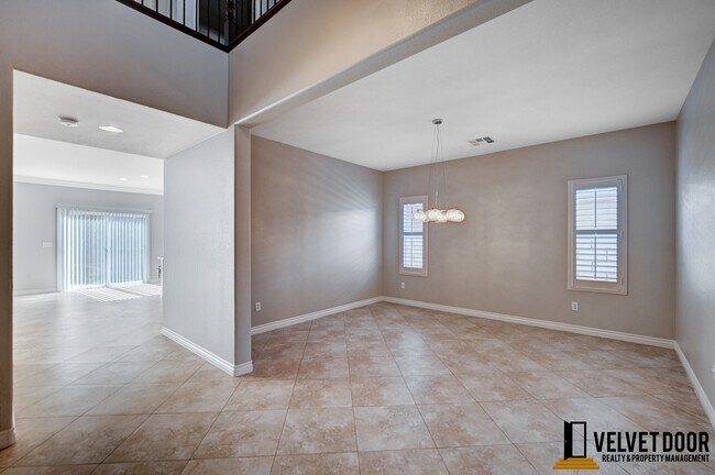 Building Photo - 853 Middle Valley St