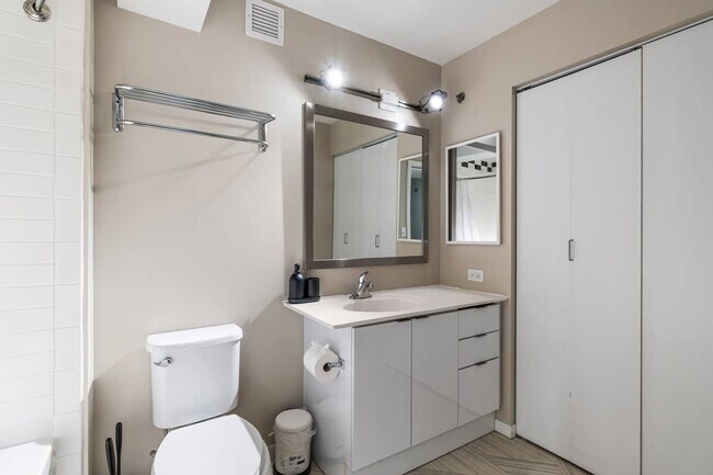 Building Photo - 309 Vine St