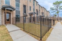 Building Photo - 1605 Mignon Dr