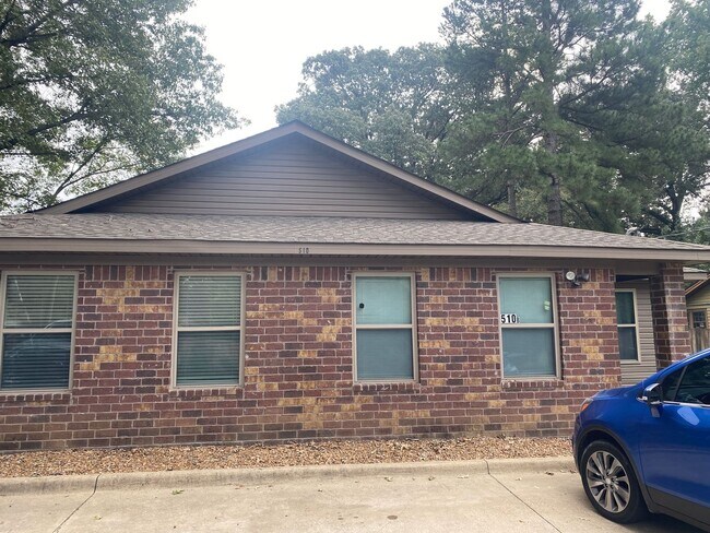 Primary Photo - 510 S Floyd St