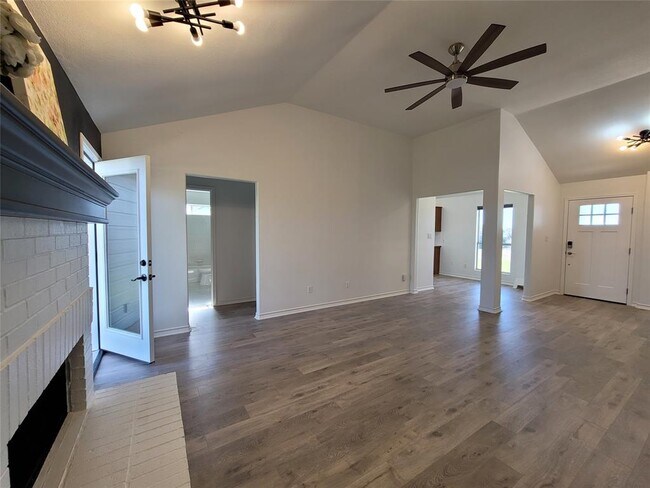 Building Photo - 208 Newcastle Dr