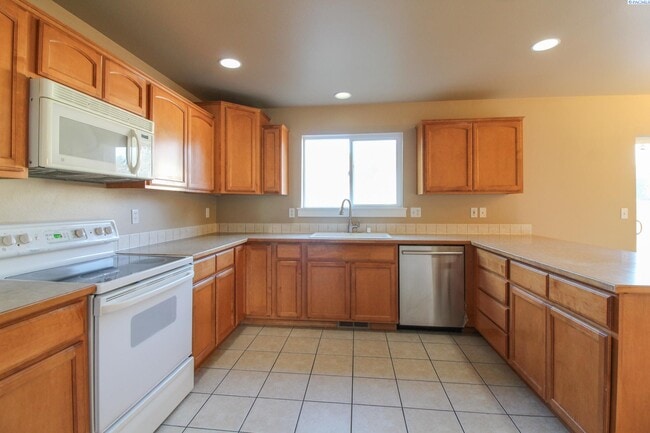 Building Photo - 4 Bed/2.5 Bath House in Richland