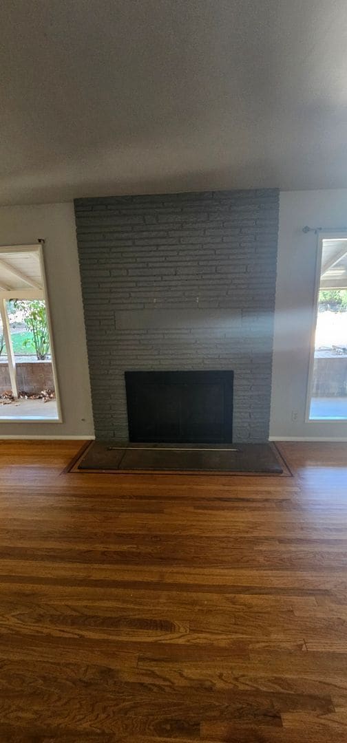 Building Photo - 3 bedroom Riverside home