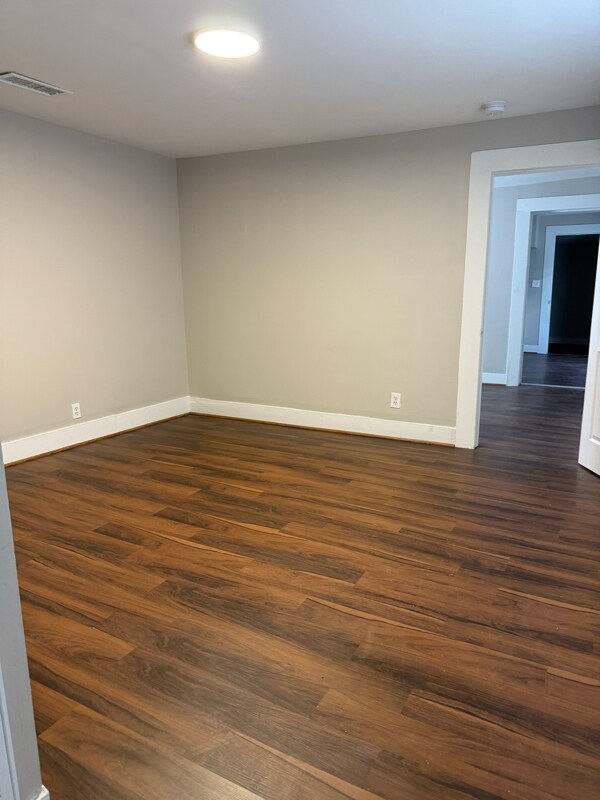 Building Photo - 204 3rd Ave N