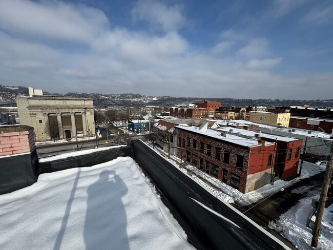 Building Photo - 810 Amity St