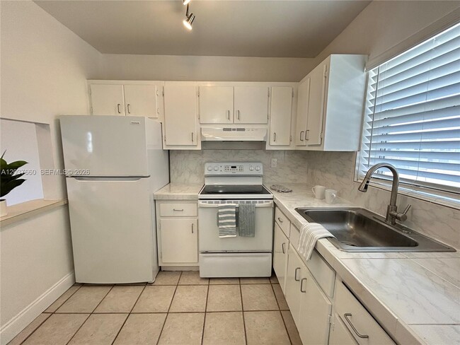 Building Photo - 7505 SW 82nd St