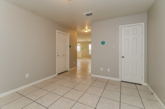 Building Photo - 4939 N Cancun Dr