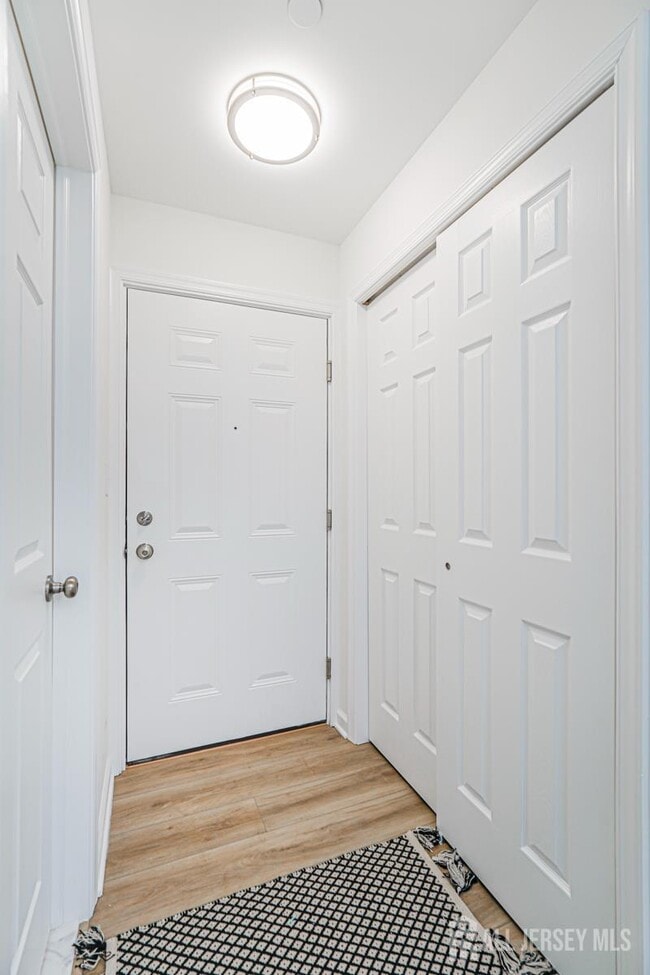 Building Photo - 1227 Waterford Dr