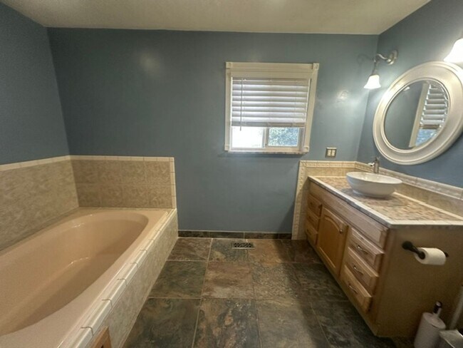 Building Photo - 7370 Sugarloaf Terrace