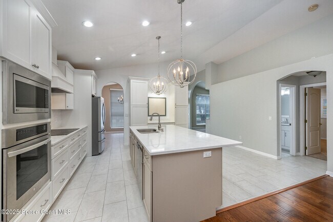 Building Photo - 776 Carriage Hill Rd