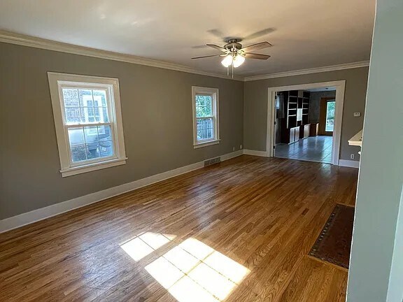 Main floor living space - 2318 Storm St