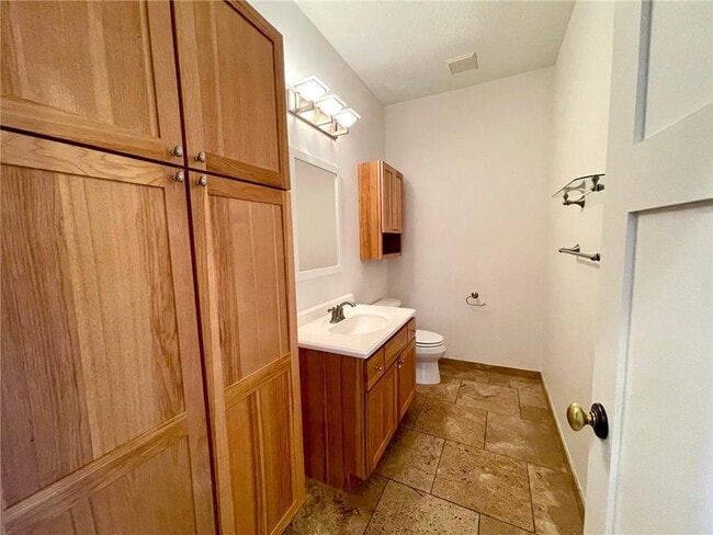 Building Photo - 403 Monroe Ave S