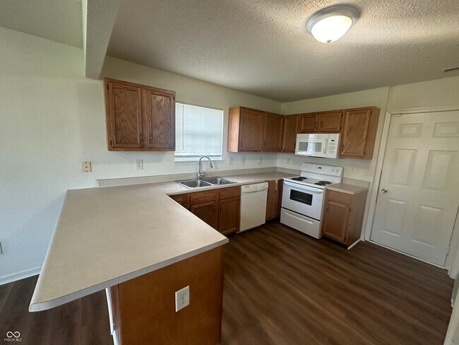 Building Photo - 8125 Maple Stream Ln