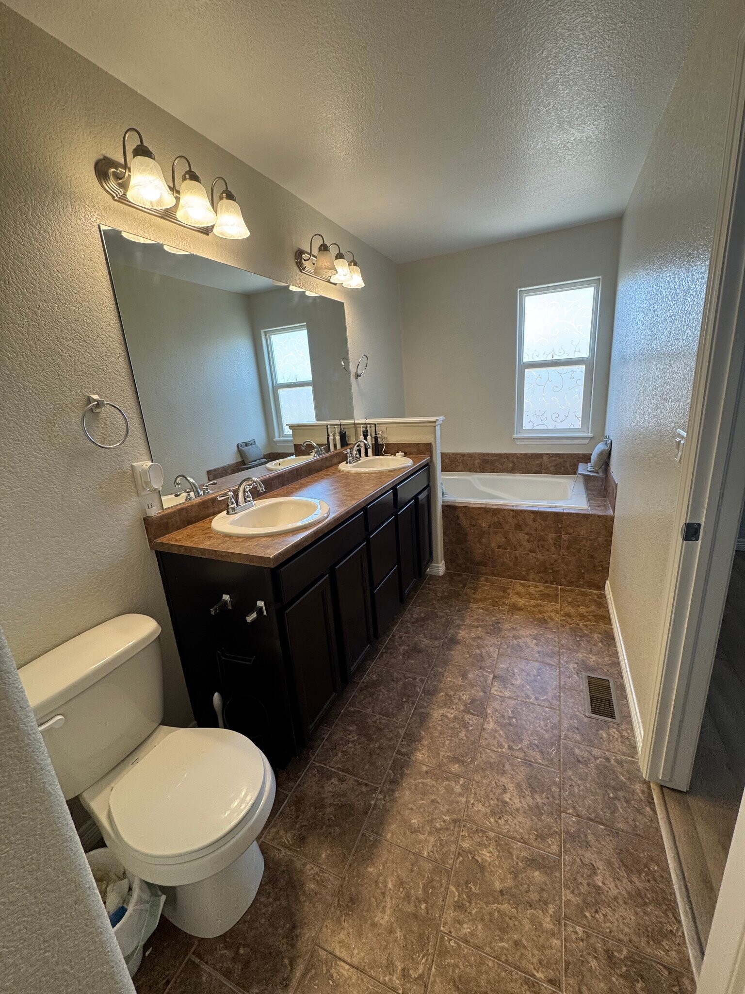 Building Photo - 7836 Braxton Dr