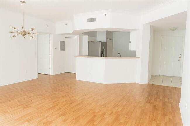 Building Photo - 3205 NE 184th St