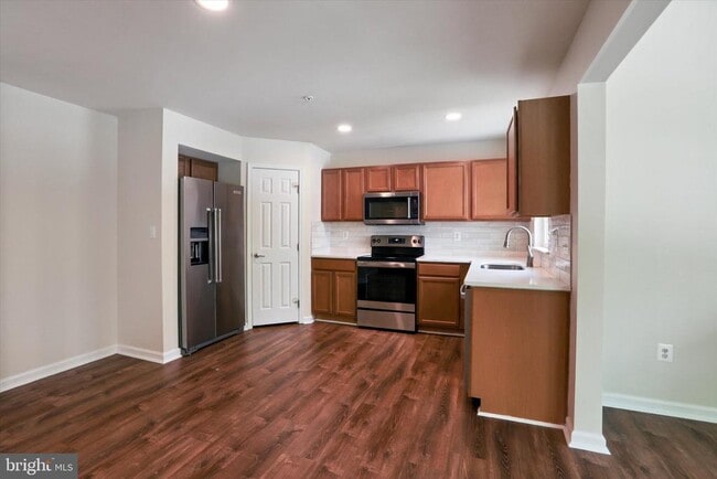 Building Photo - 6981 Linden Ave