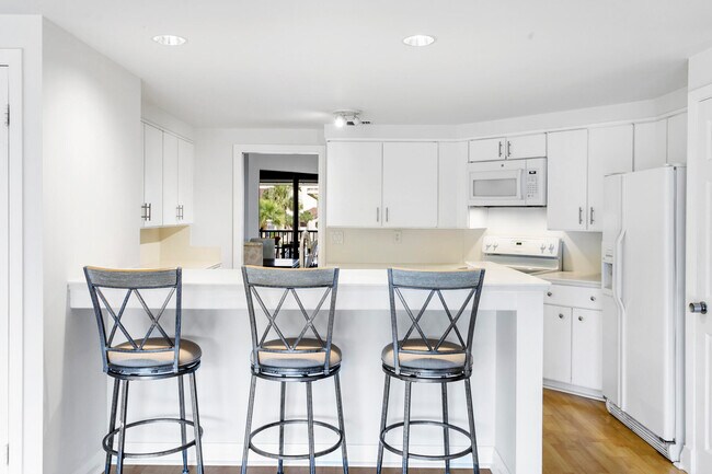 Building Photo - 1100 Marine Way W