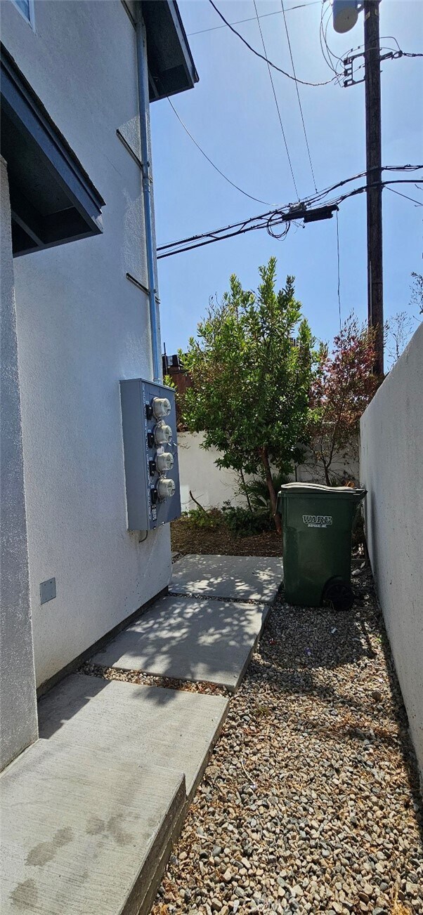 Building Photo - 12308 Valley View Ave