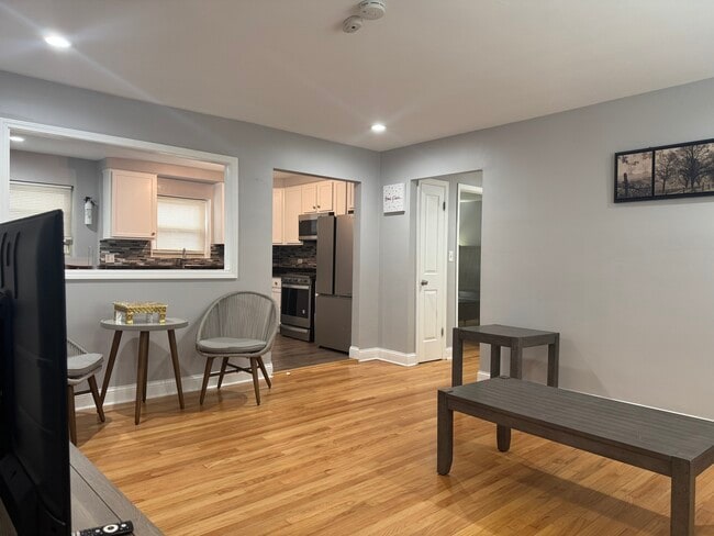 Building Photo - 1709 W Estes Ave