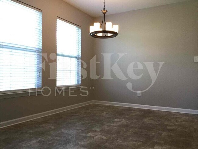 Building Photo - 2803 Stephen Oaks Way