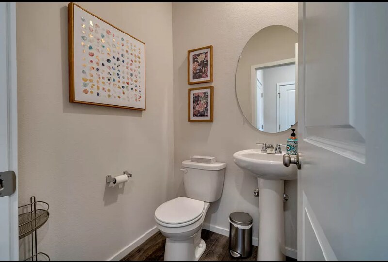 Building Photo - 888 N 18th Ave