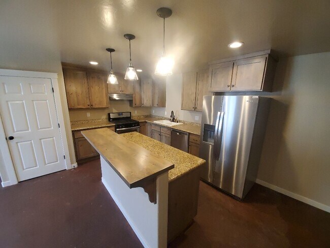 Building Photo - 6326-6328 Lee Ann [PRM: Andrew] (2)