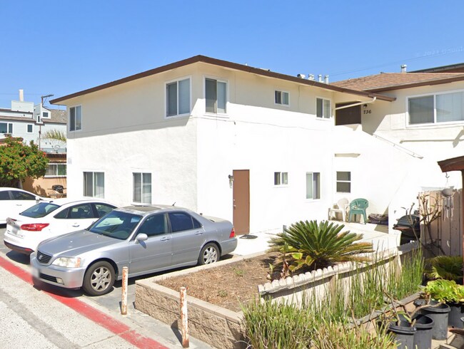 Building Photo - Live by the Beach! 2BD/1BA Mission Beach Apartment with Garage!