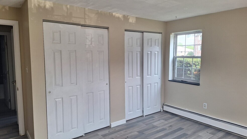 Building Photo - 5 Kenmar Dr
