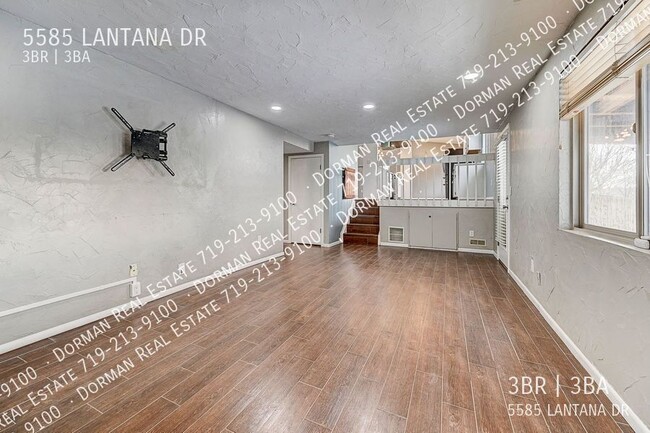 Building Photo - 5585 Lantana Dr