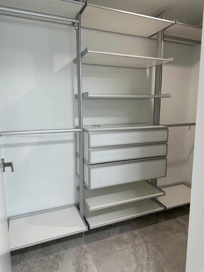 Building Photo - 1080 Brickell Ave