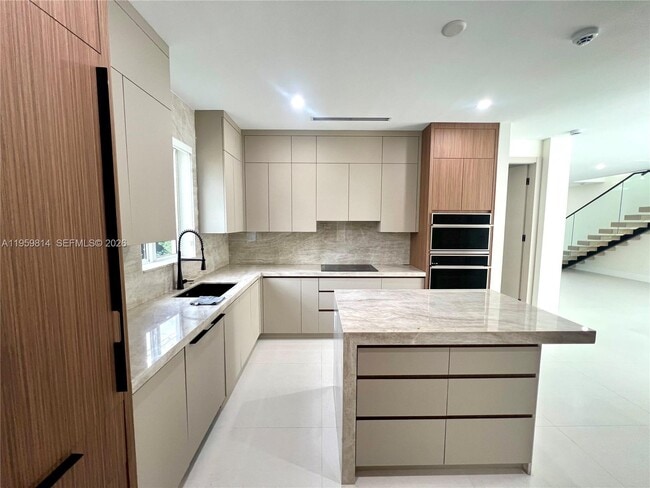 Building Photo - 7850 SW 67th Ave