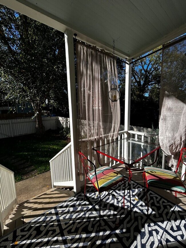 Building Photo - Cozy & Updated - 3 BR home in Old SW!