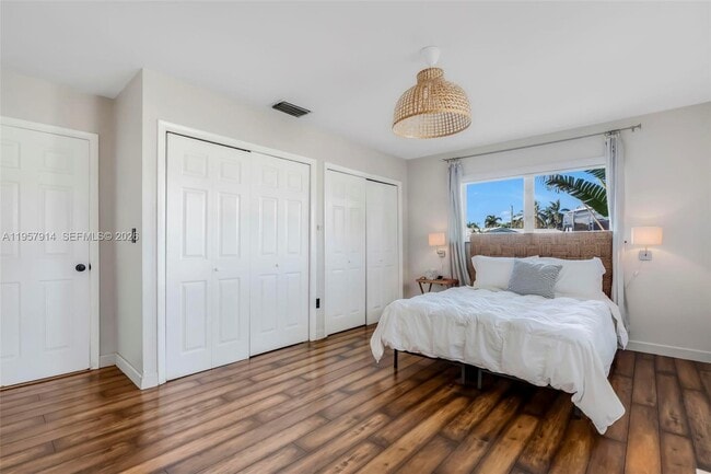 Building Photo - 1600 N 28th Ct