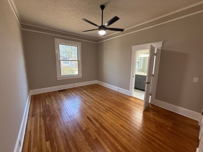 Building Photo - 4 Bedroom Fully Remodeled House Located in Five Points!