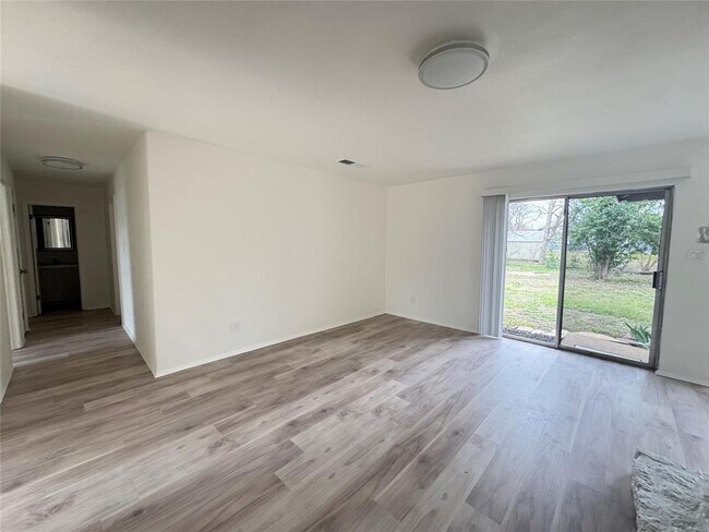 Building Photo - 1700 W Mesa Park Dr