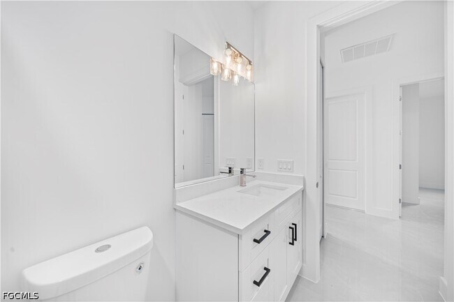 Building Photo - 2218 Fairway Dr