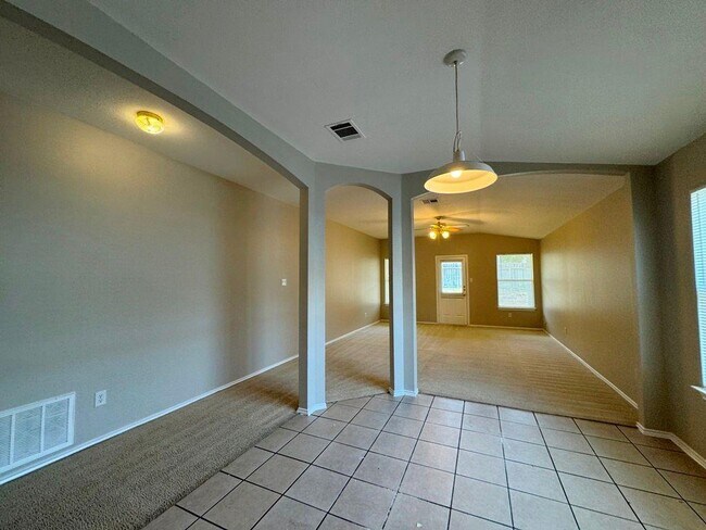 Building Photo - 126 Salado Dr