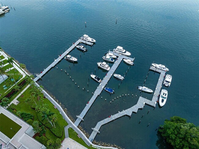 Building Photo - 1581 Brickell Ave