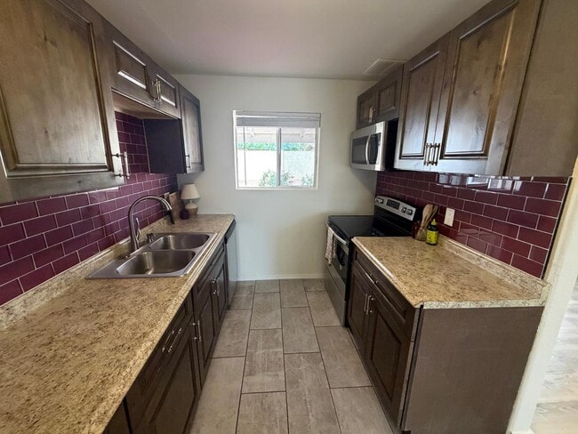 Building Photo - 1244 E Susan Ln