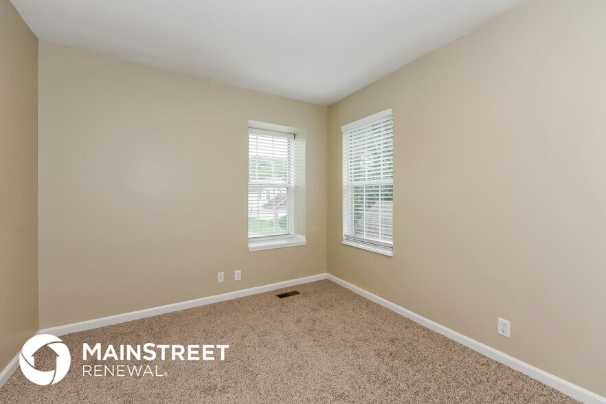 Building Photo - 2013 Valley Dr